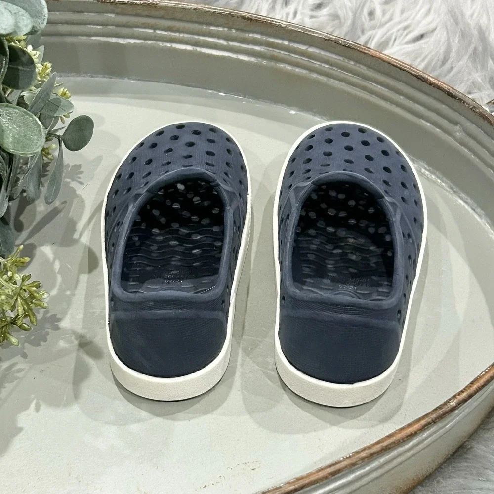 Old Navy Blue Perforated Vinyl Slip-On Sneakers Toddler‎ Size 5